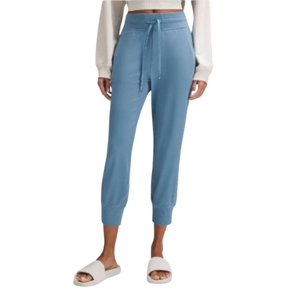 LULULEMON women's size 12 Ready to Rulu high rise cropped blue jogger pants